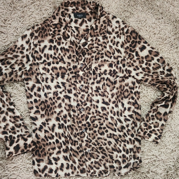 Vici Cheetah Button up - Picture 1 of 3